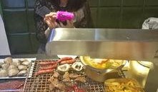 烤肉闺蜜吃瓜,一起吃瓜，共享欢乐时光