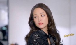 吃瓜绿色衣服女生