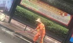 吃瓜摔断腿,意外事件引发网友热议