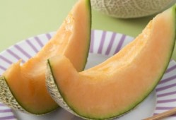 吃哈密瓜大便发白