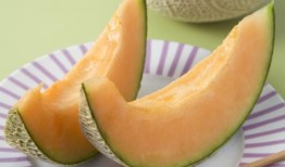 吃哈密瓜大便发白