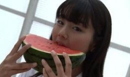 可爱的姑娘吃瓜,可爱姑娘的欢乐吃瓜记