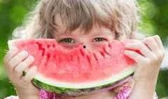 吃瓜防暑图片,吃瓜防暑，趣味降温新风尚