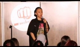 吃瓜看热闹视频配音,跟随视频配音，一探吃瓜看热闹的趣味世界