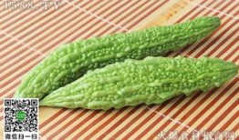 水里吃瓜喝酒,畅享瓜酒盛宴