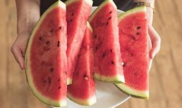 吃瓜会影响长高吗,吃瓜真的会影响长高？揭秘瓜果与生长发育的奥秘