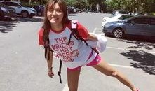 美女运动员吃瓜,展现运动与美食的完美融合