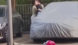 吃瓜女生挽留男生,吃瓜女生倾力挽留心动男生