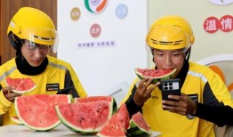 外卖员吃瓜群众,外卖员视角下的吃瓜群众众生相