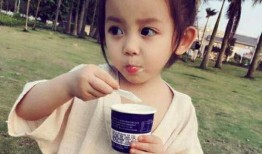 女娃吃瓜头像,揭秘网络红人吃瓜头像背后的故事