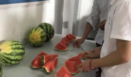 在班级吃大瓜,揭秘校园里的那些秘密与趣事